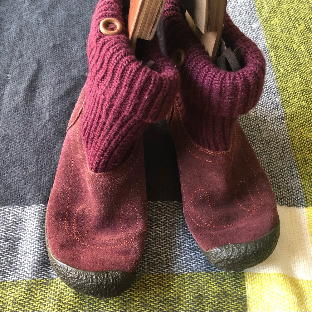 Keen Sweater  Boots 🥾